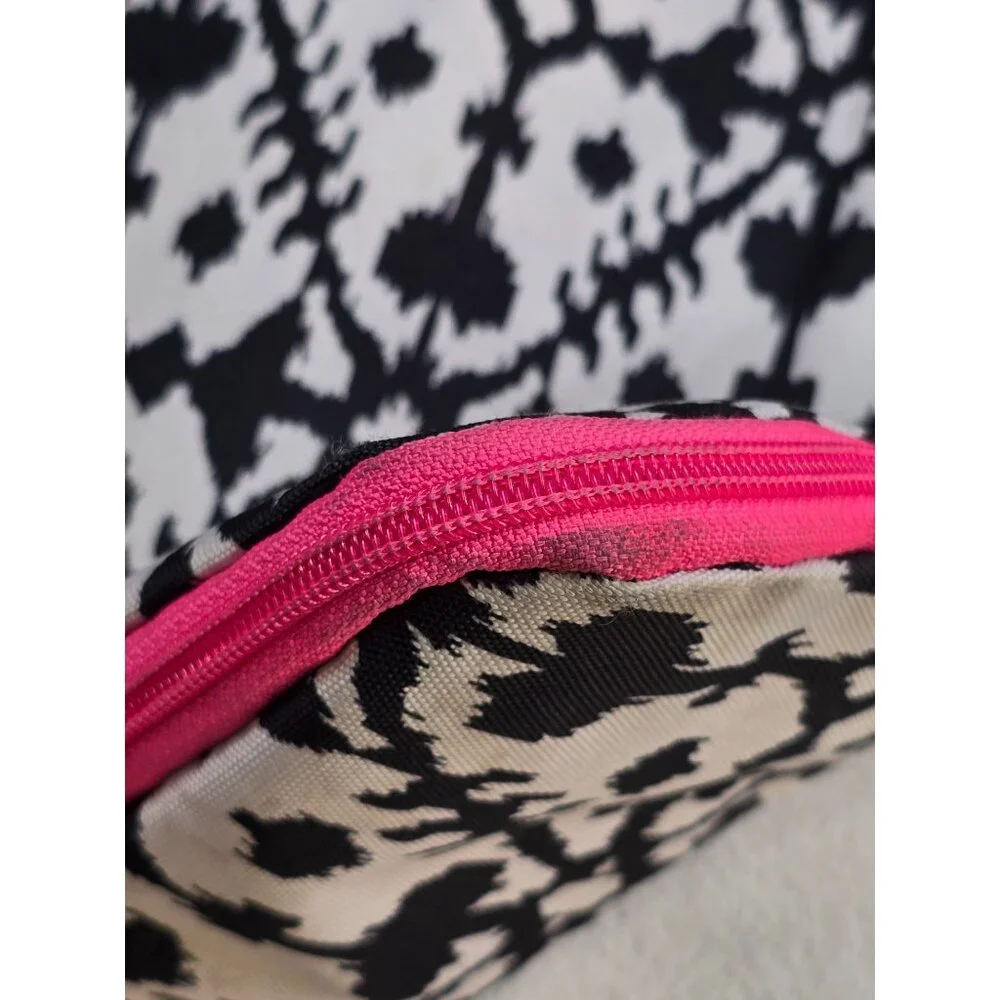 Kavu Rope Market Bag With Black & White Ikat Pattern Pink Trim - Picture 6 of 8